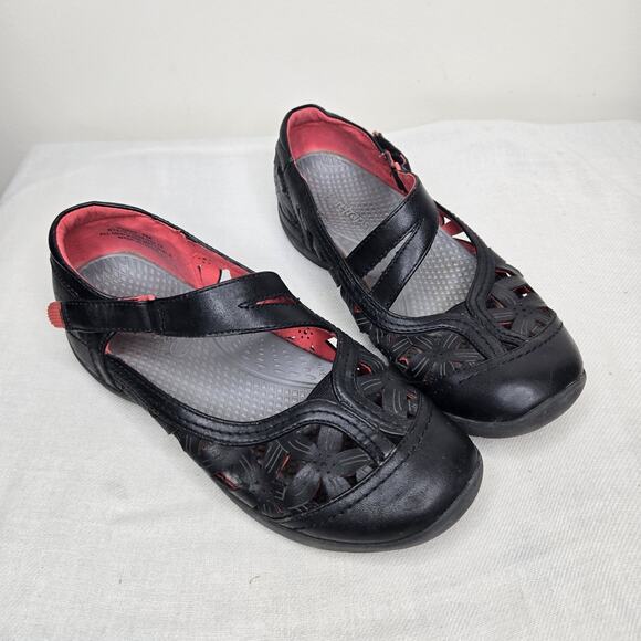 Baretraps Women's Black Ferra Flower Lasercut Comfort Flats Size 7M - Picture 1 of 11